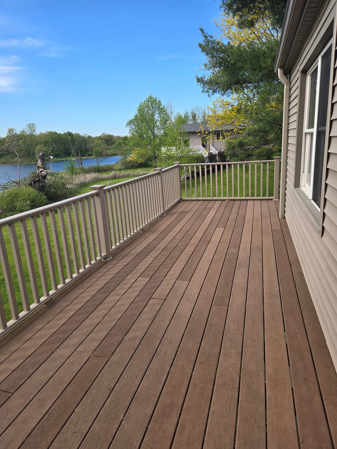 Full-Service House, Deck, concrete steps and Garage Wash Completed in Marshall, MI 